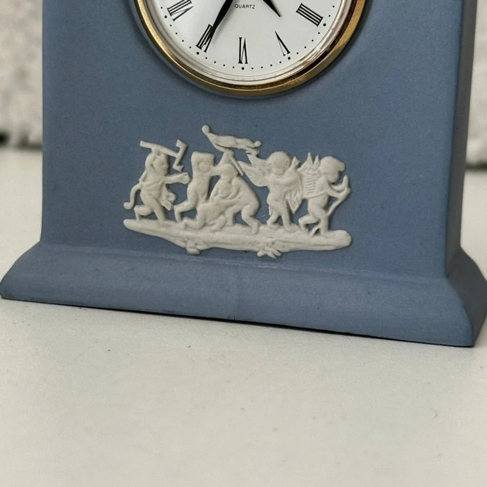 Wedgwood Blue Jasperware Mantle Clock Relief Quartz Desk Clock - New Battery